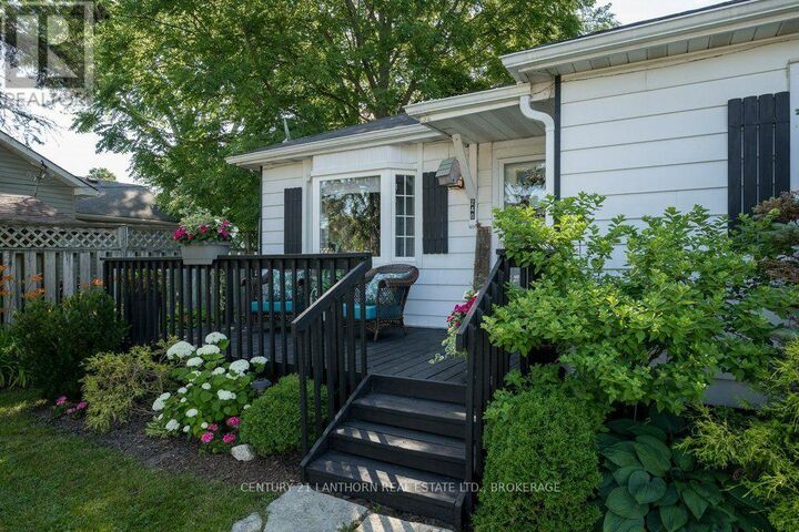 Property Photo: 240 Thomas Street West ON K7R 2H9