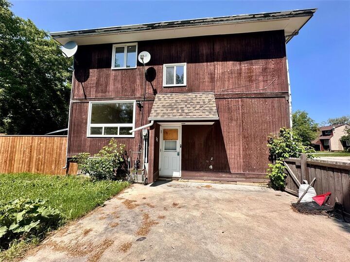 Property Photo: 53 Hone Street MB R9A 1V1