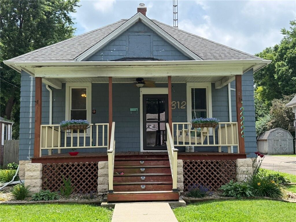 Property Photo:  312 E Pleasant Street  IL 62568 