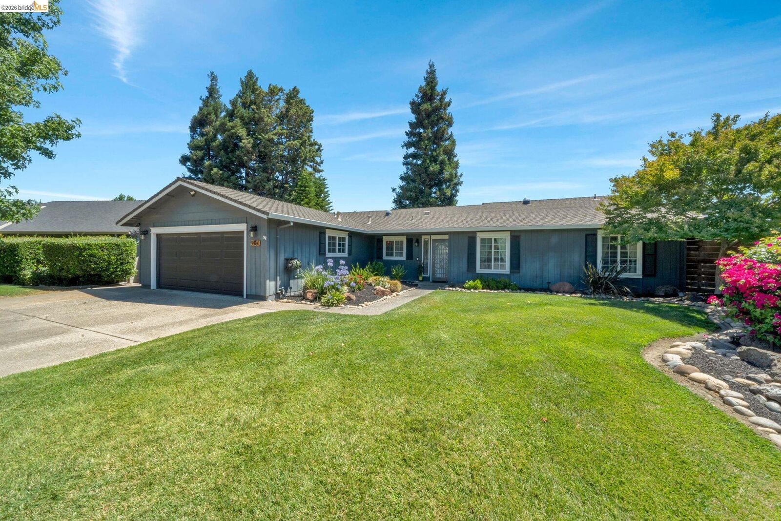 Property Photo:  907 Dorchester Cir  CA 95240 