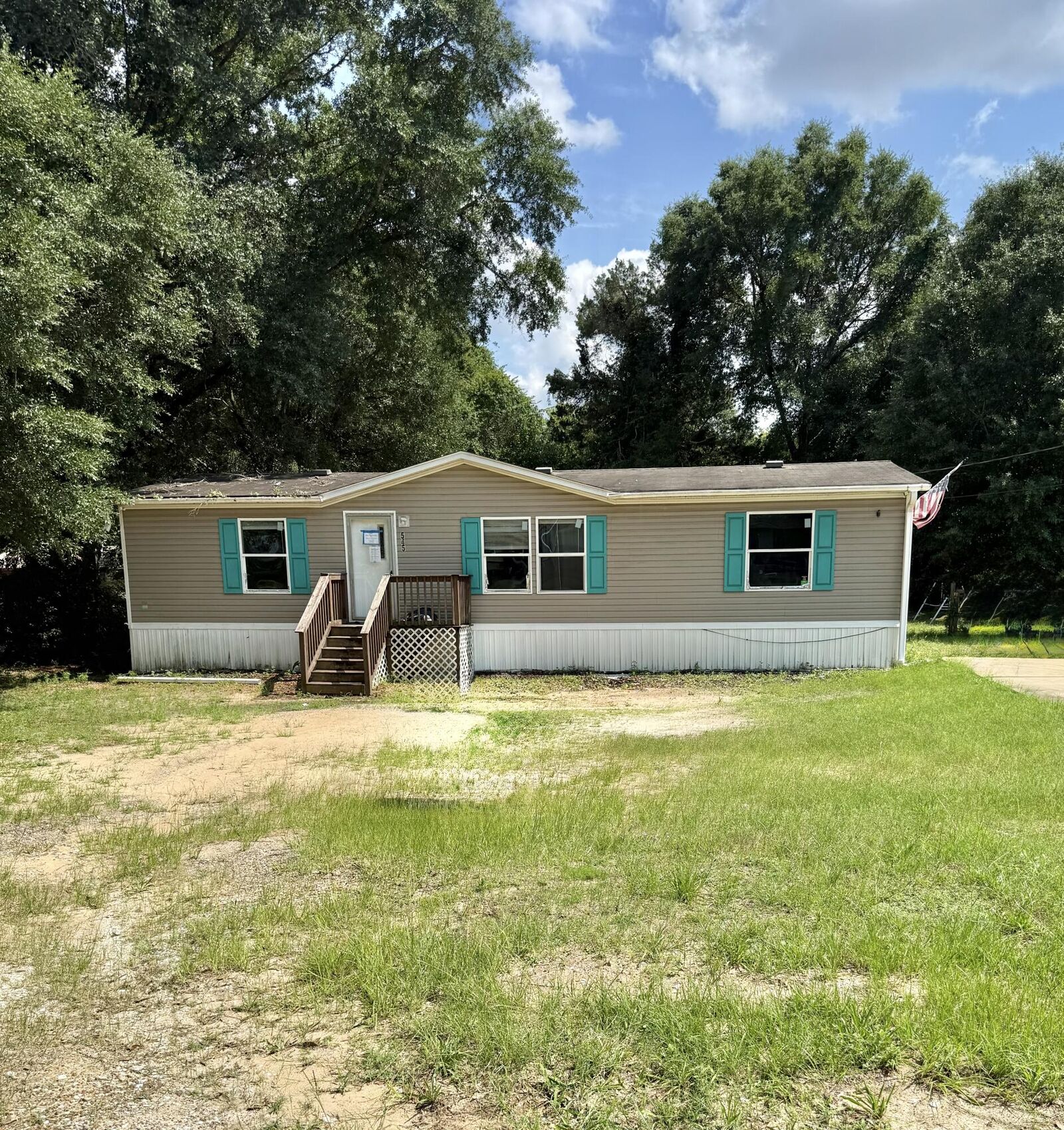 Property Photo:  545 E Williams Avenue  FL 32539 