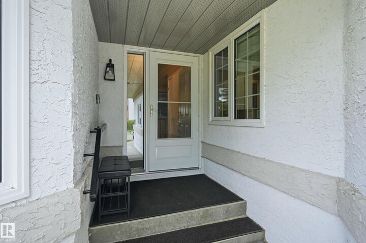 Property Photo:  110 Ironwood Place NW  AB T6J 6R4 