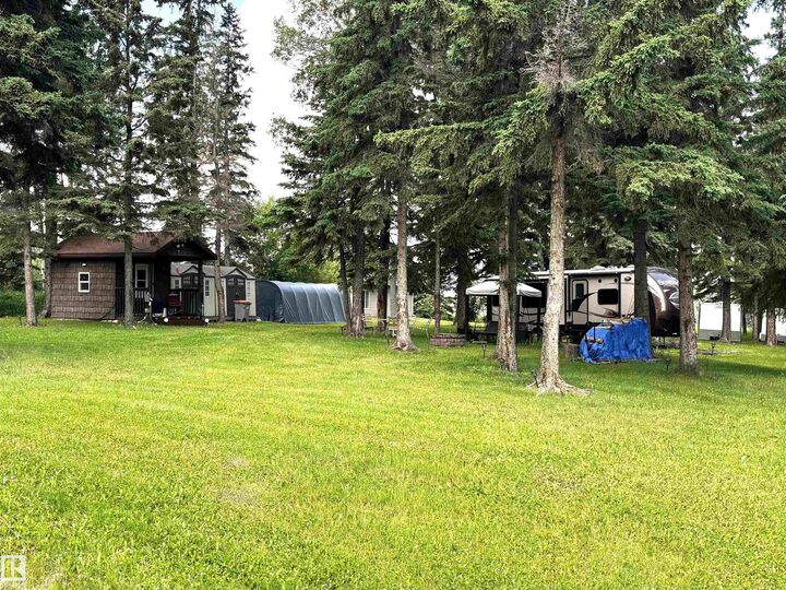 Property Photo:  304 1 Avenue  AB T0C 0T0 