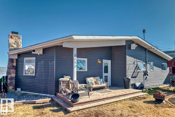 Property Photo:  6822 50 Avenue  AB T0E 0A0 