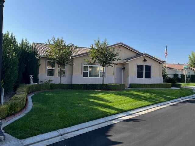 Property Photo:  812 Via Rosa  CA 93635 