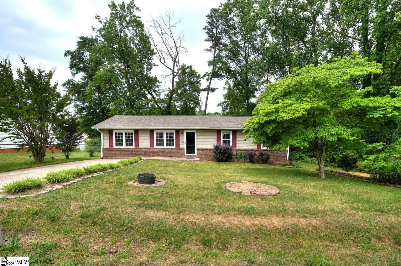 Property Photo: 216 Pinefield Drive SC 29605