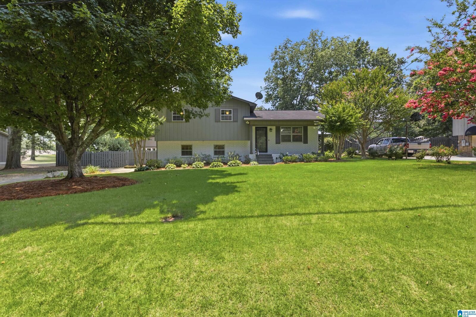 Property Photo:  916 Graham Lane  AL 35117 