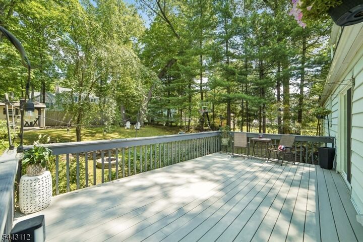 Property Photo:  6 Cherry Ln  NJ 07006 