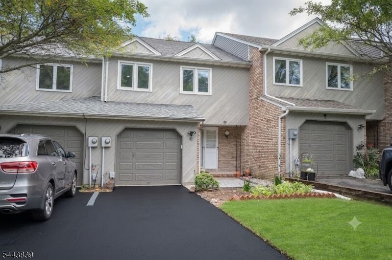 Property Photo:  18 Guilford Ct  NJ 07950 