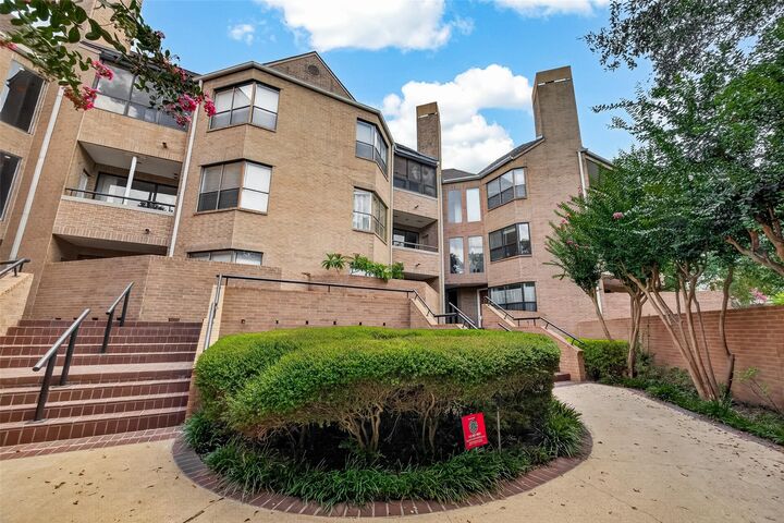 Property Photo: 5220 Weslayan Street 107 TX 77005