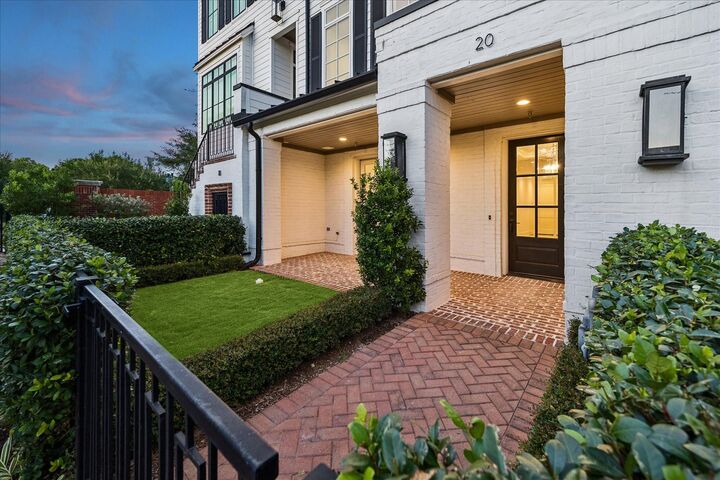 Property Photo:  20 Crain Square Boulevard  TX 77025 