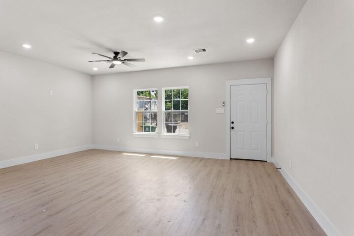 Property Photo: 1101 Wooding Street TX 77011