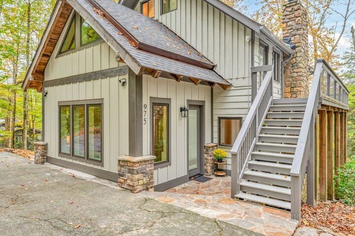 Property Photo:  975 Hillside Drive  NC 28646 