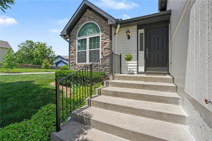 Property Photo:  986 Wellington Way  MO 64068 