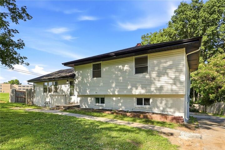 Property Photo: 4142 N Lister Avenue MO 64117
