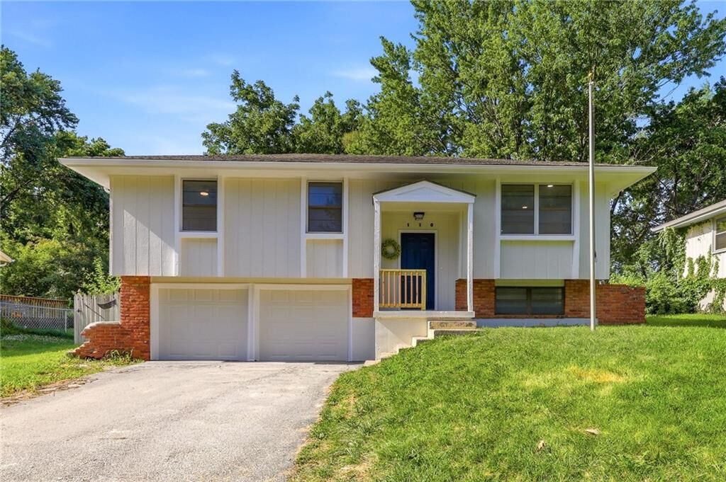 Property Photo:  110 Brentwood Drive  MO 64012 