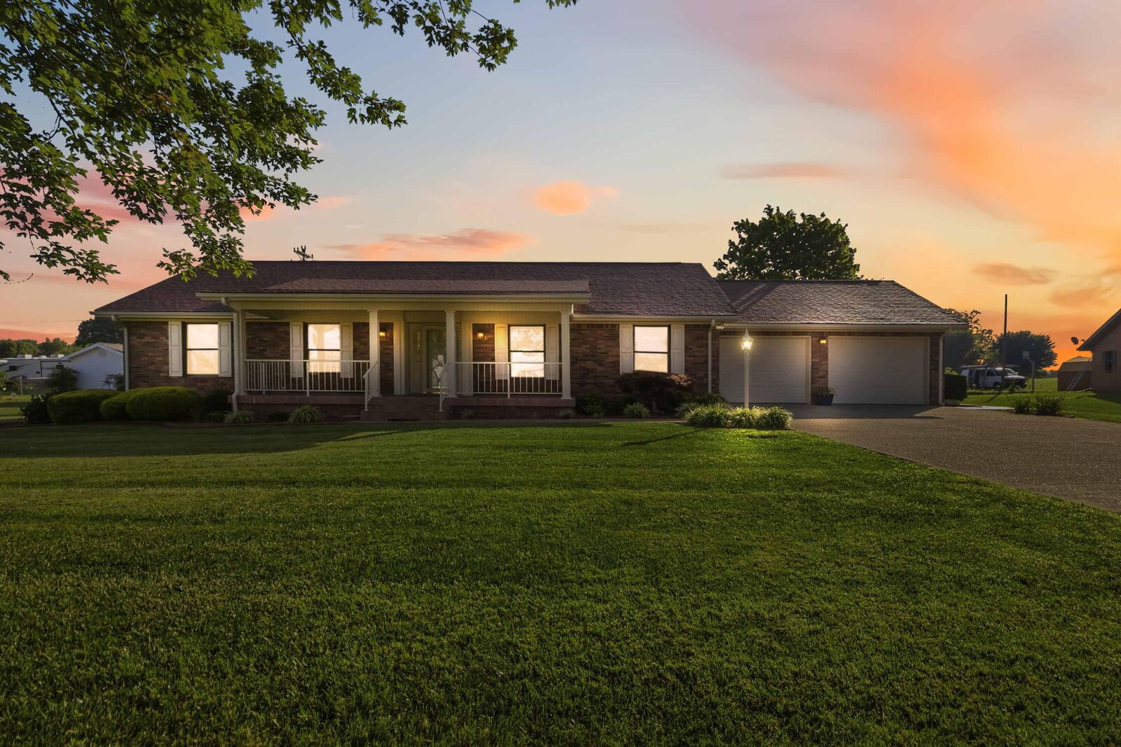 Property Photo:  43 Farmington Avenue  KY 42633 