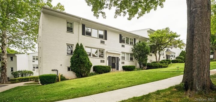 Property Photo:  90 Avon Circle D  NY 10573 