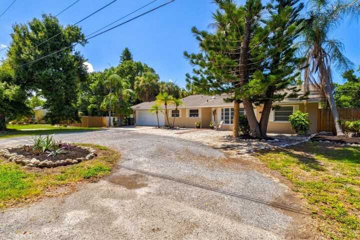 Property Photo:  211 Avenida De Bahia  FL 34275 