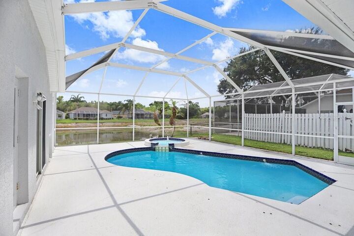 Property Photo: 10227 Quails Landing Avenue FL 33647