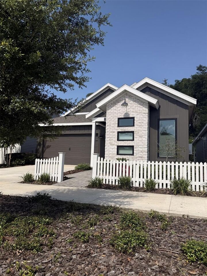 Property Photo:  1186 NW 132nd Boulevard  FL 32669 