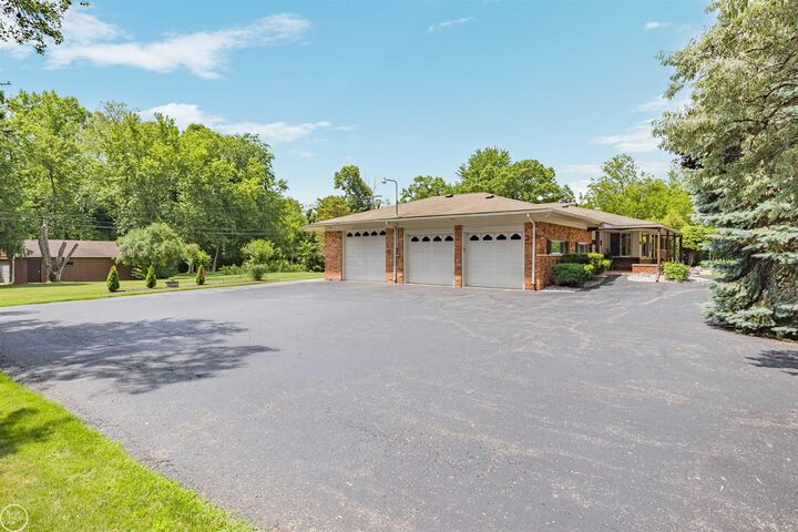 Property Photo: 5248 Brookside Drive MI 48316