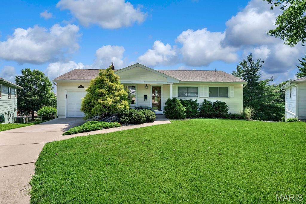 Property Photo:  1064 Barry Court  MO 63122 