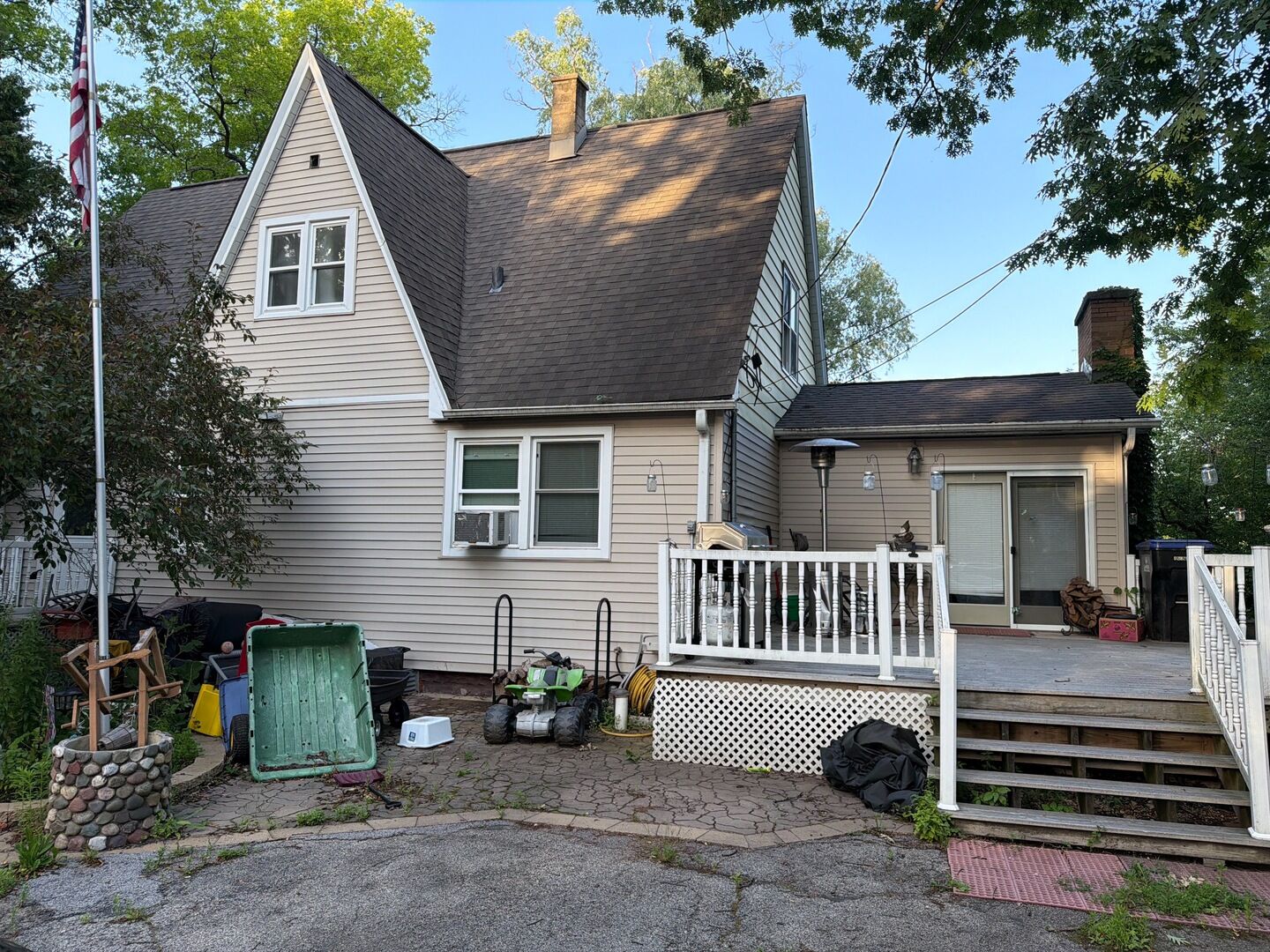 Property Photo:  922 Valley Avenue  IL 60051 
