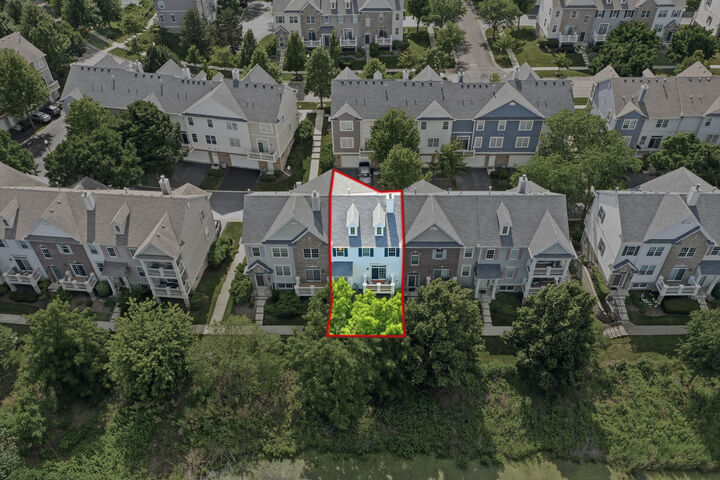Property Photo: 1103 Bartholdi Court IL 60188