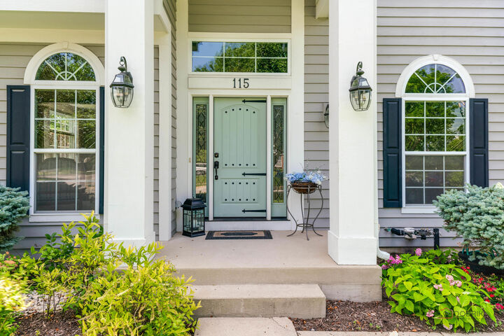 Property Photo:  115 Bridle Path Lane  IL 60021 