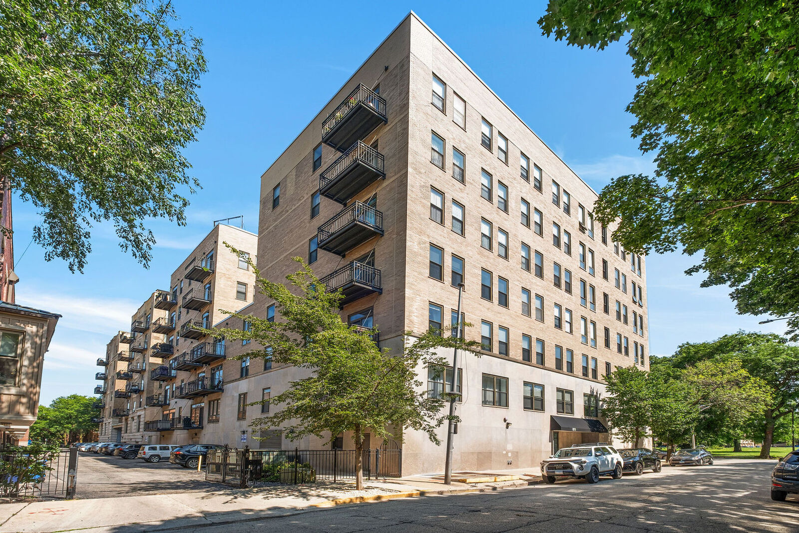 Property Photo: 811 S Lytle Street 110 IL 60607