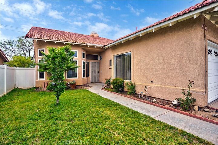 Property Photo:  16861 Via Lunado  CA 92551 