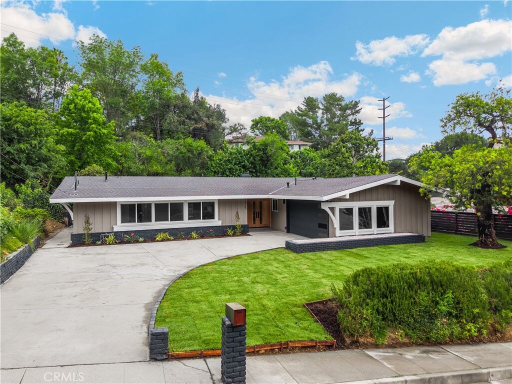 Property Photo: 1425 Marianna Road CA 91105