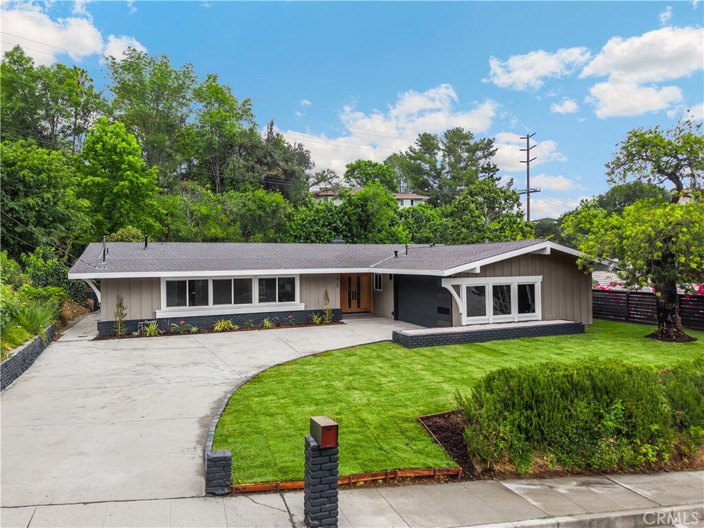 Property Photo: 1425 Marianna Road CA 91105