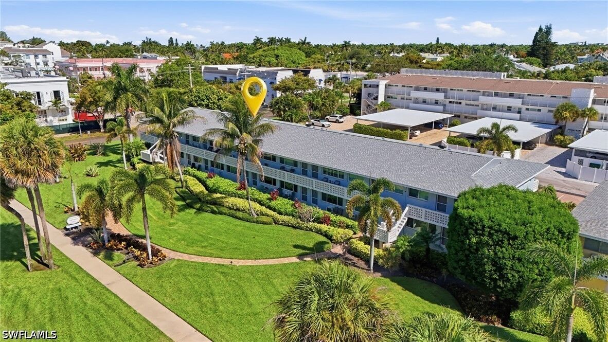 Property Photo: 421 12th Avenue S A4 FL 34102