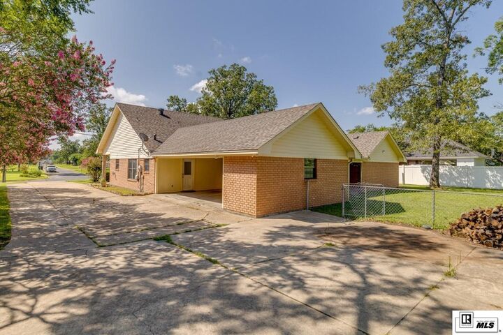 Property Photo: 205 E Lafayette Drive LA 71291
