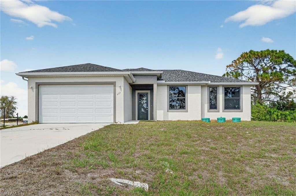 Property Photo:  446 Western Ave S  FL 33974 