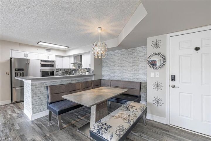 Property Photo: 1205 Wildwood Lakes Blvd 206 FL 34104