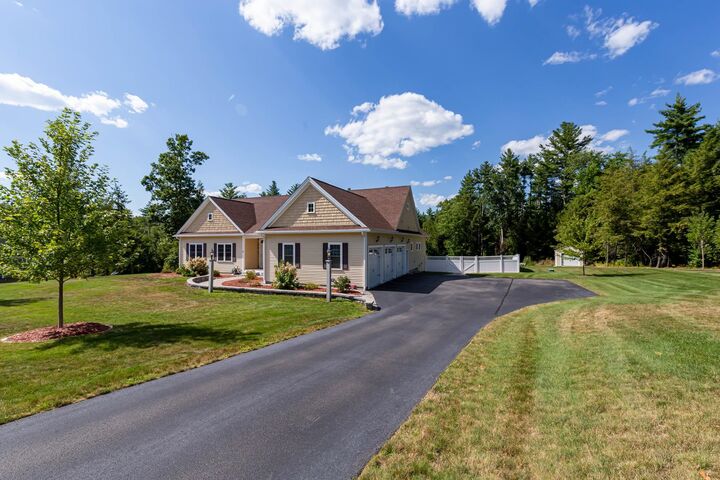 Property Photo:  9 Windy Hollow Circle  NH 03054 