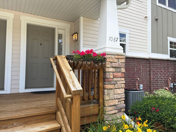 Property Photo:  1087 Barclay Street  MN 55106 