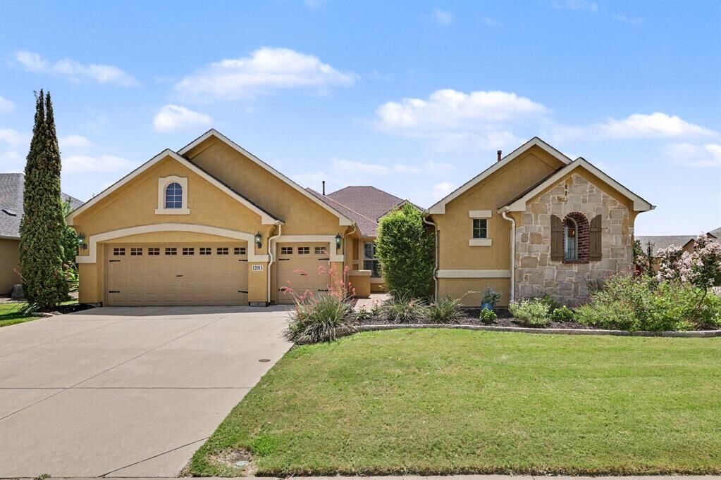 Property Photo:  12013 Lockhart Court  TX 76207 