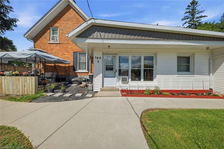 Property Photo:  160 Queen Street  ON N3Y 3Y6 