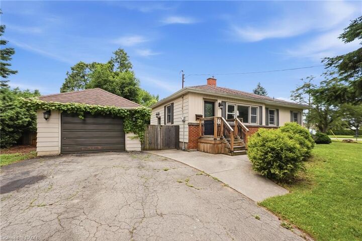 Property Photo: 16 Carrington Court ON L9G 1R1