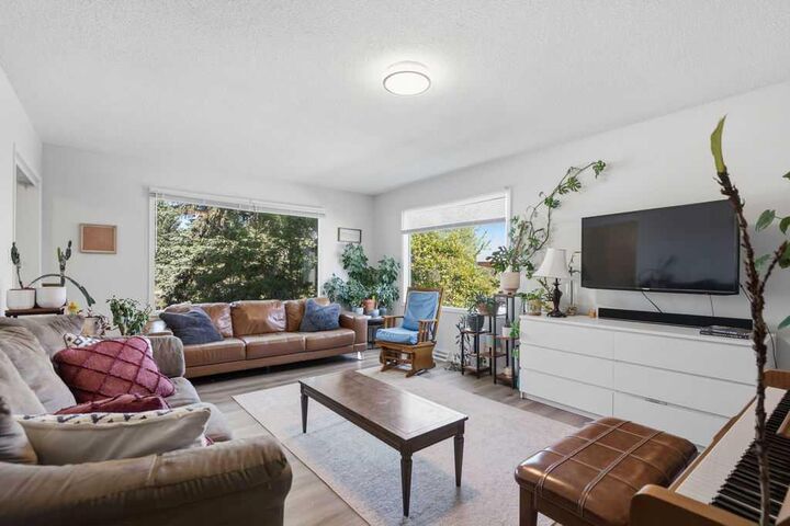 Property Photo: 2812 19 Street NW AB T2M 3V8