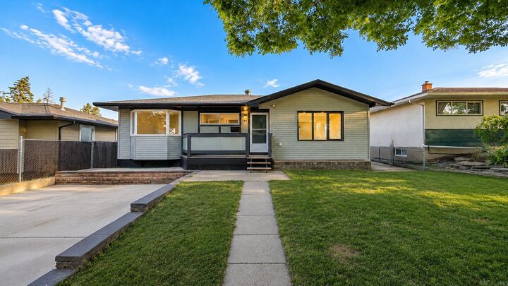 44 Fairview Crescent SE — photo 1