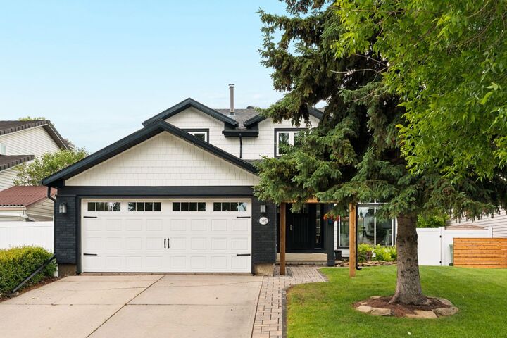Property Photo:  692 Woodpark Boulevard SW  AB T2E 3R7 