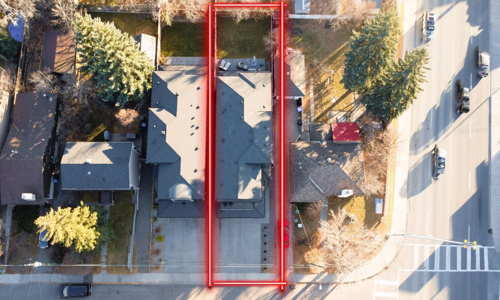 Property Photo:  405 29 Avenue NE  AB T2E 2C5 