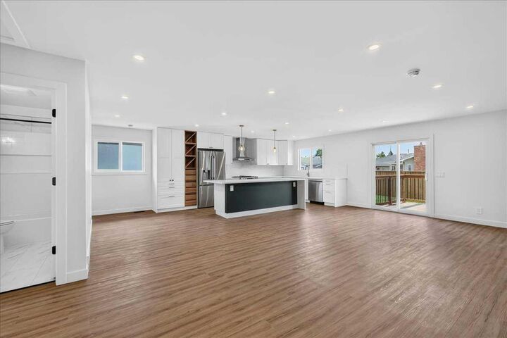 Property Photo:  9519 Academy Drive SE  AB T2J 1A6 