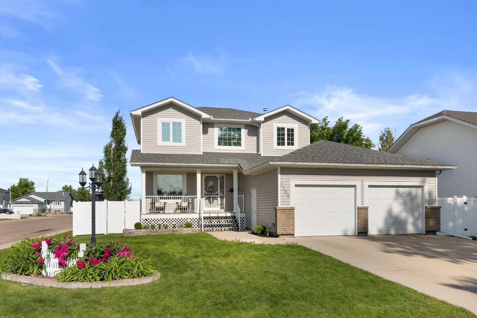 Property Photo: 2395 Hawthorne Avenue NE AB T1C 1W6