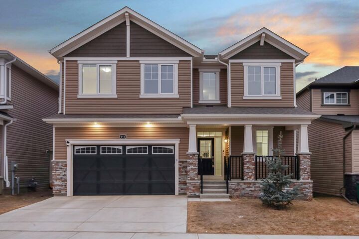 Property Photo: 610 Southwinds Close SW AB T4B 5H5